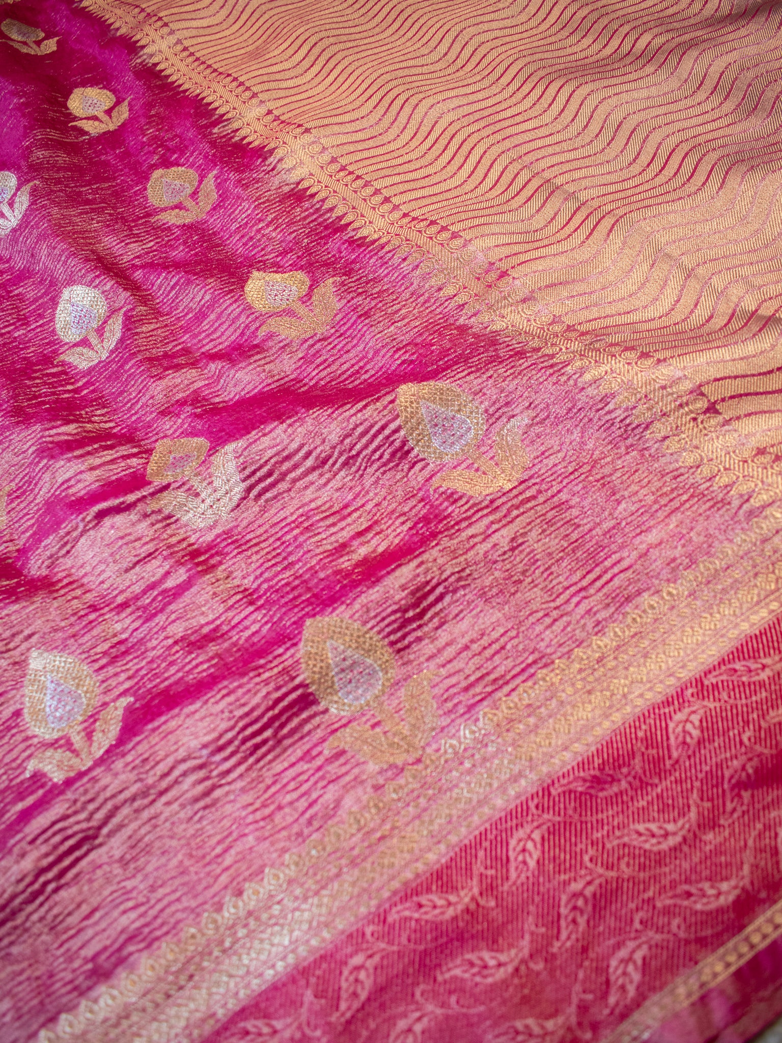 Banarasi Katan Crushed Tissue Saree With Border - Pink