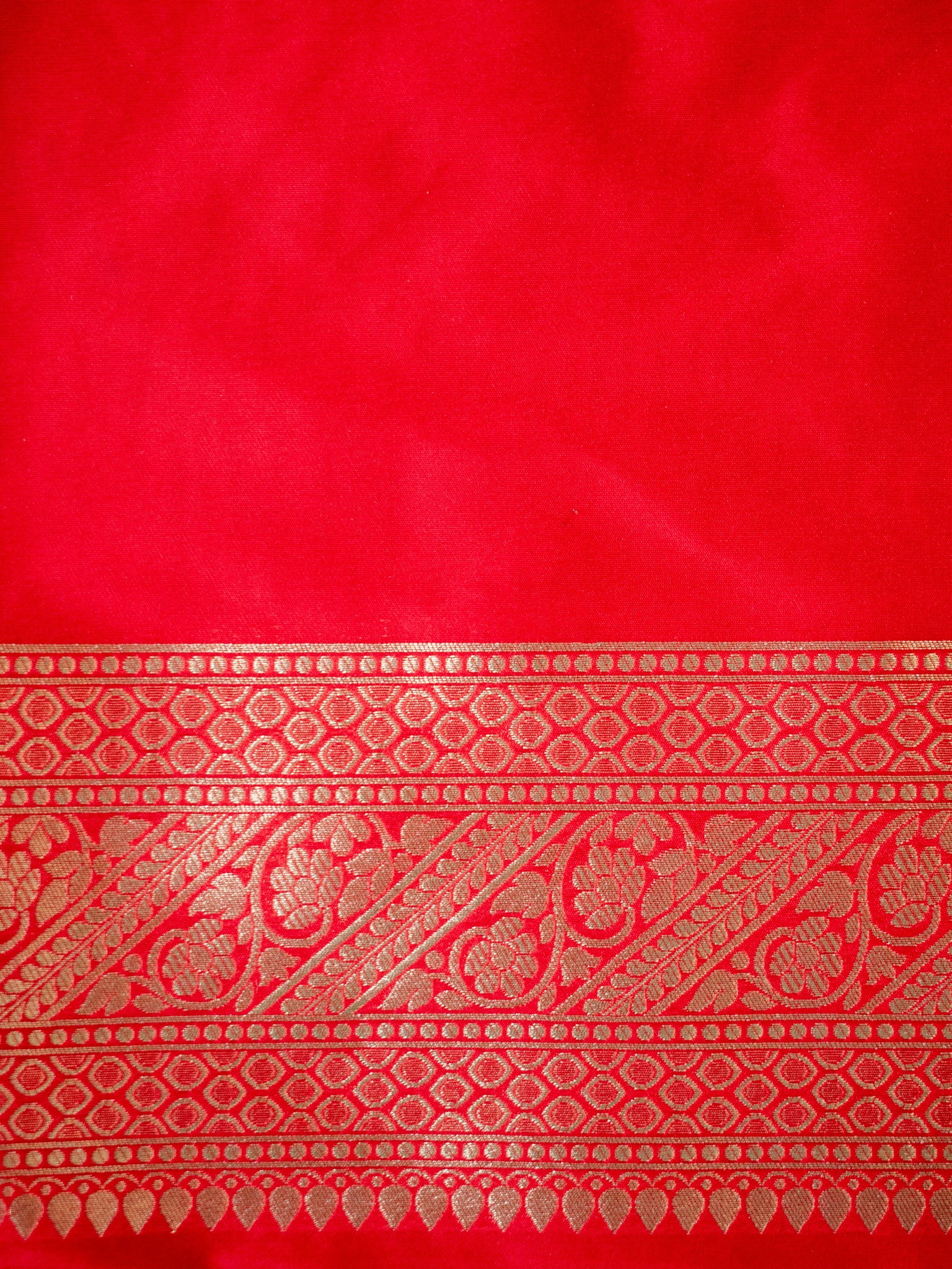 Banarasi Art Katan Silk Saree With Zari Buta Weaving & Tanchoi Weaving- Red