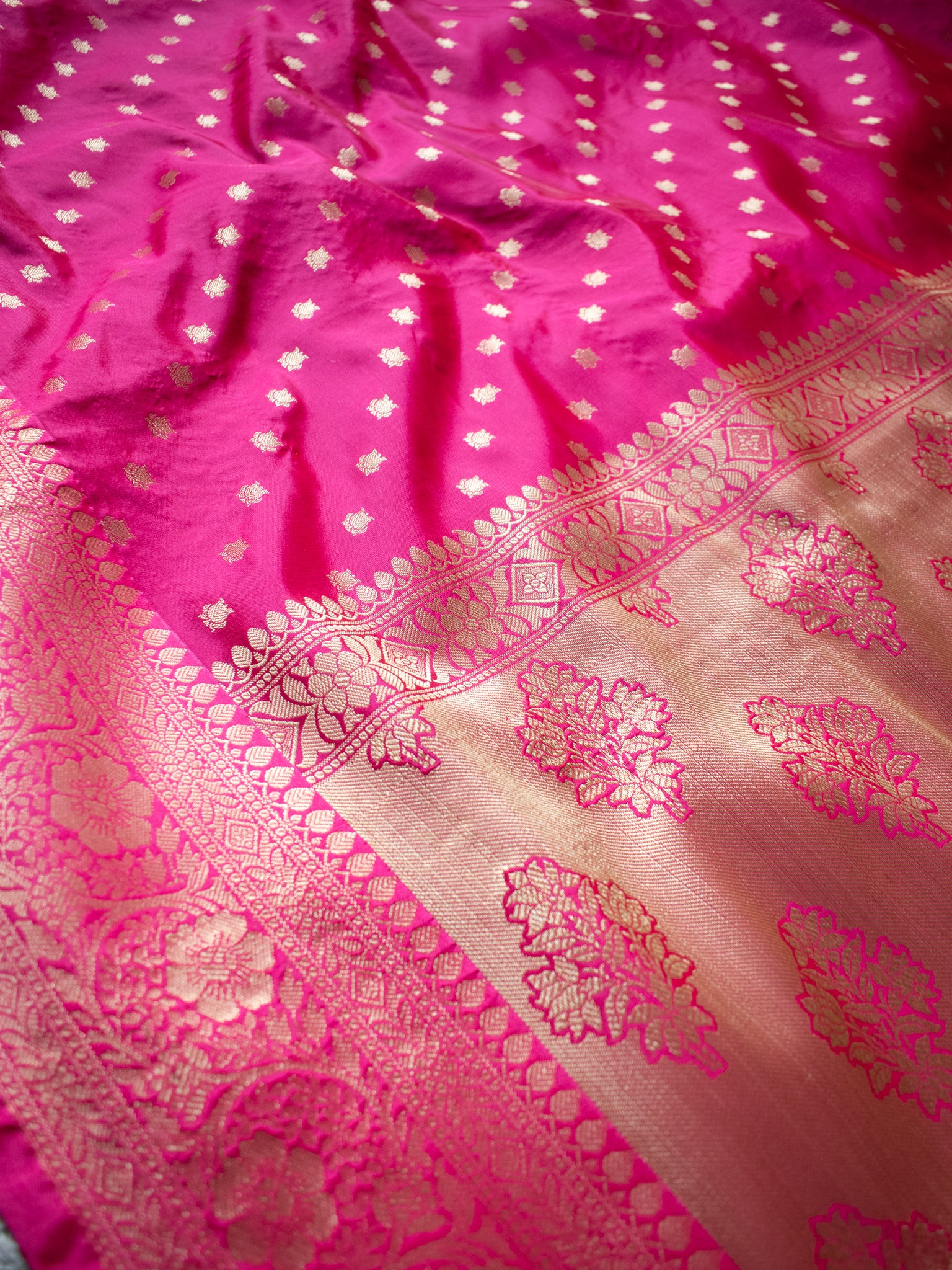 Banarasi Semi Silk Saree With Zari Buti Weaving & Border - Magenta