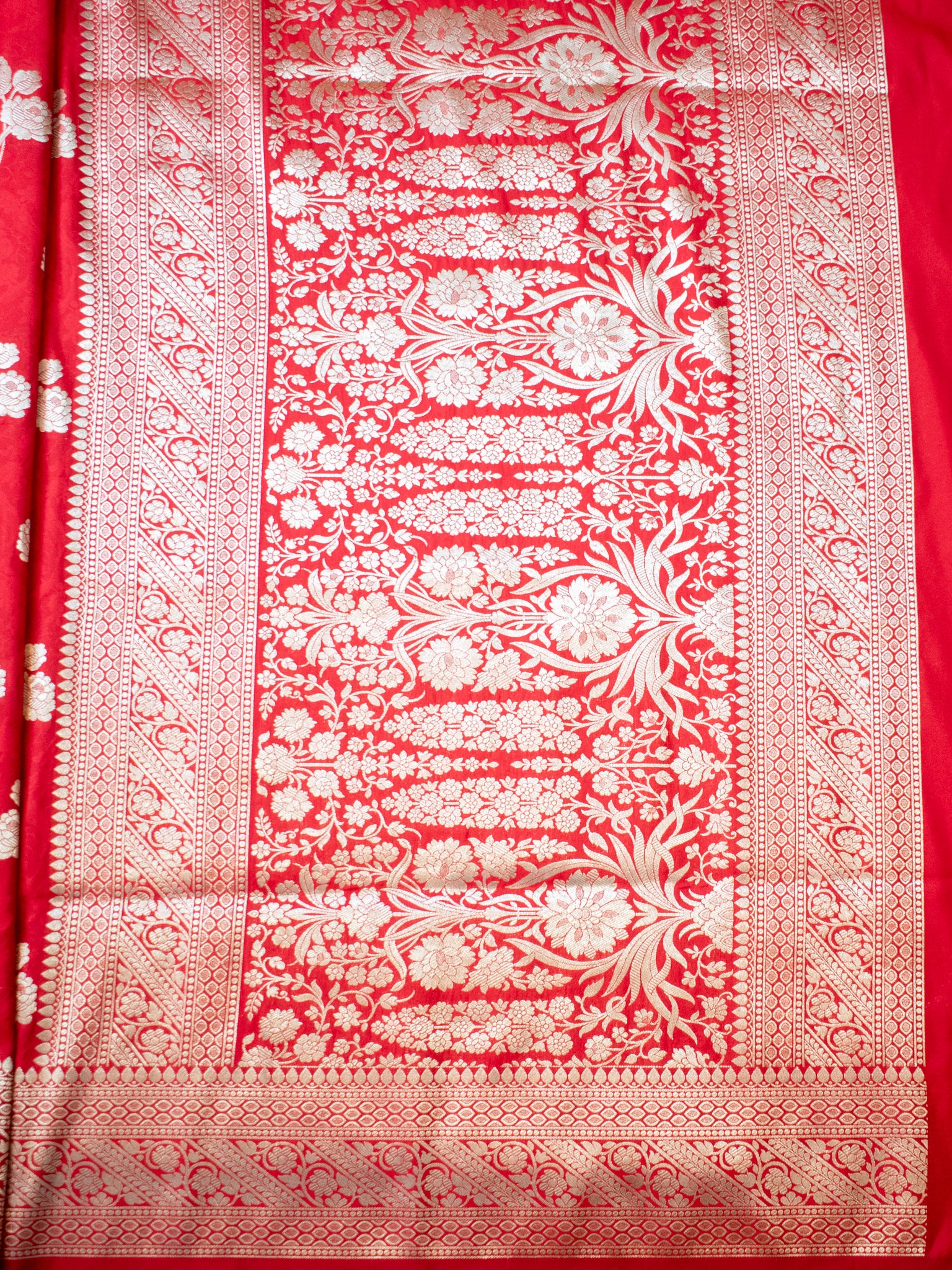 Banarasi Art Katan Silk Saree With Zari Buta Weaving & Tanchoi Weaving- Red