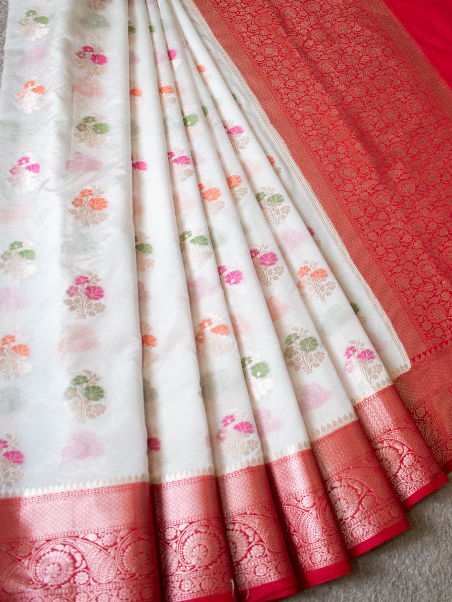 Banarasi Semi Georgette Saree With Weaving & Border - Red & White
