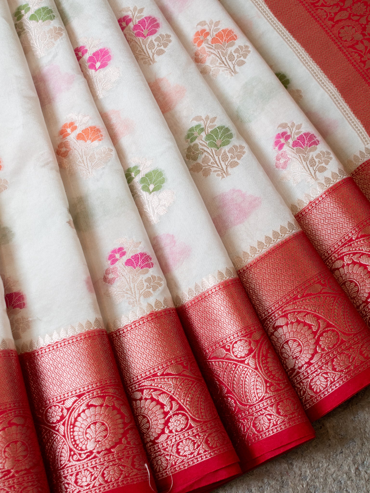 Banarasi Semi Georgette Saree With Weaving & Border - Red & White