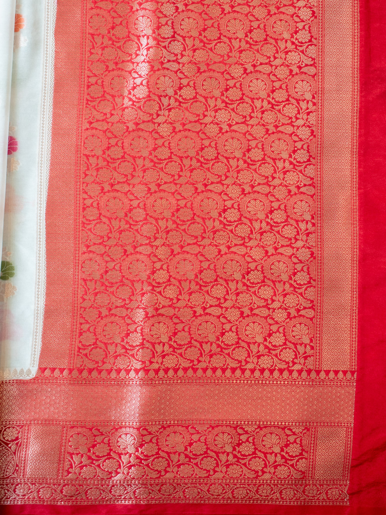Banarasi Semi Georgette Saree With Weaving & Border - Red & White