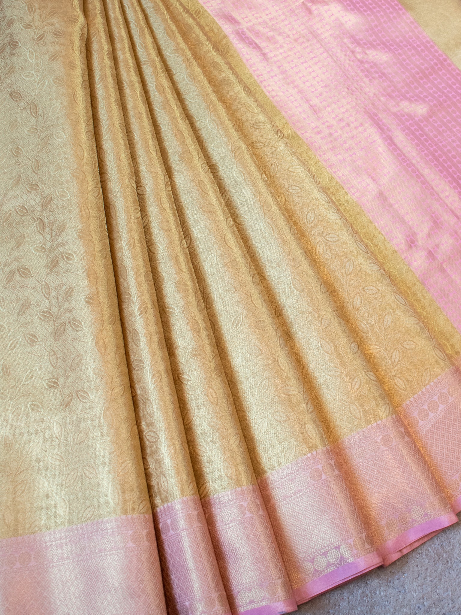 Banarasi Tissue Saree With Weaving & Border- Gold