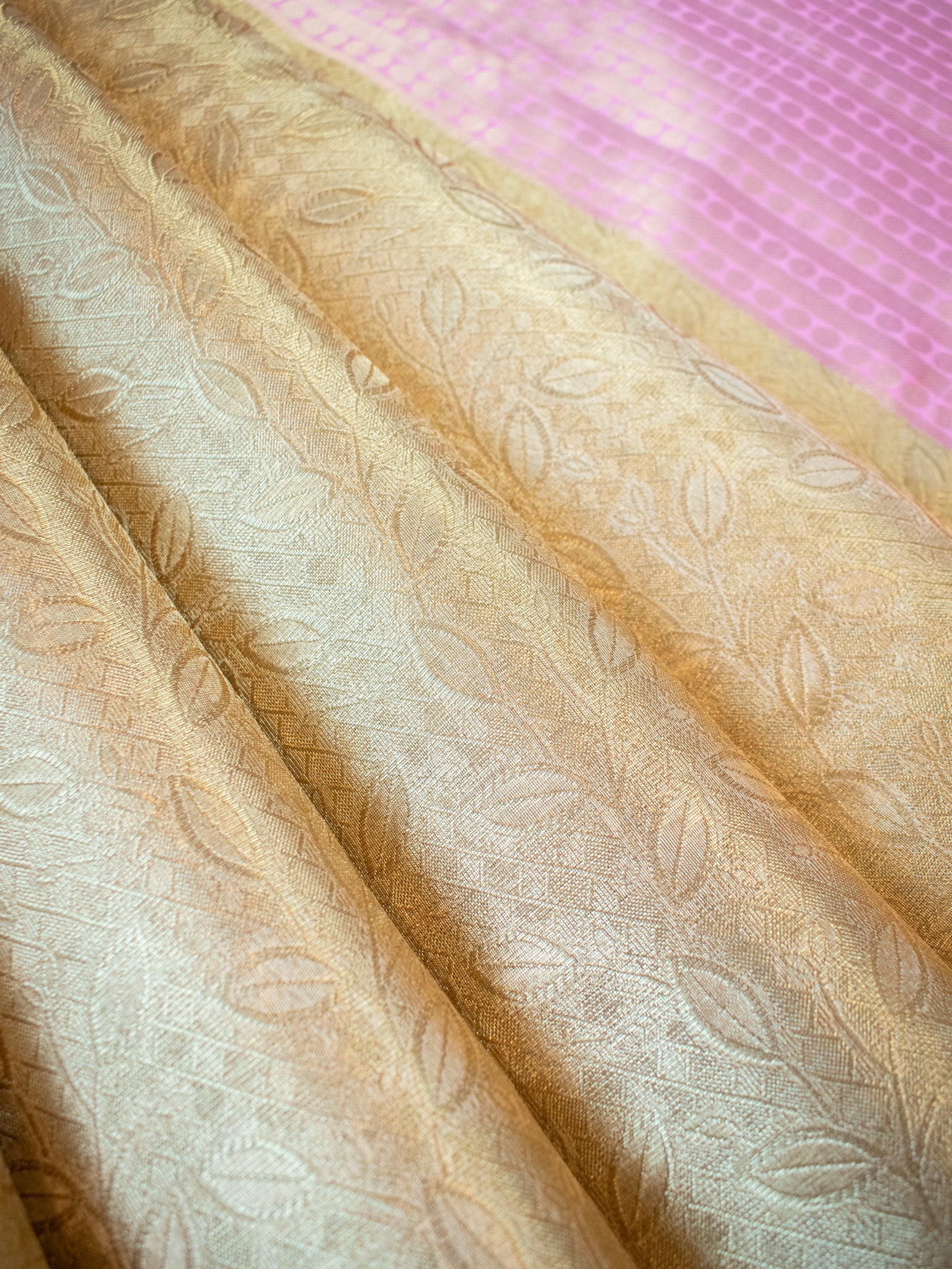 Banarasi Tissue Saree With Weaving & Border- Gold