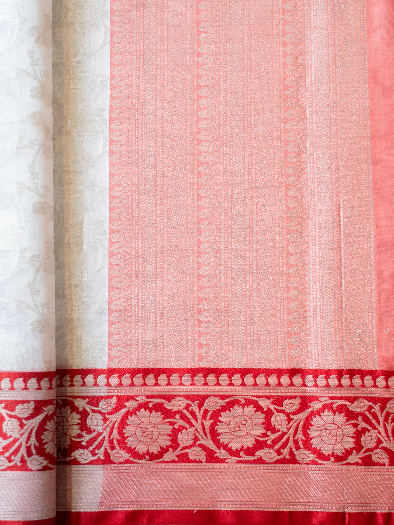 Banarasi Semi Georgette Saree With Weaving & Border - Red & White