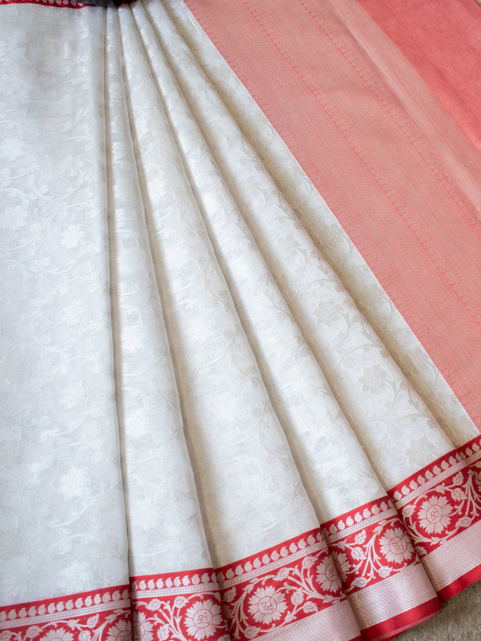 Banarasi Semi Georgette Saree With Weaving & Border - Red & White