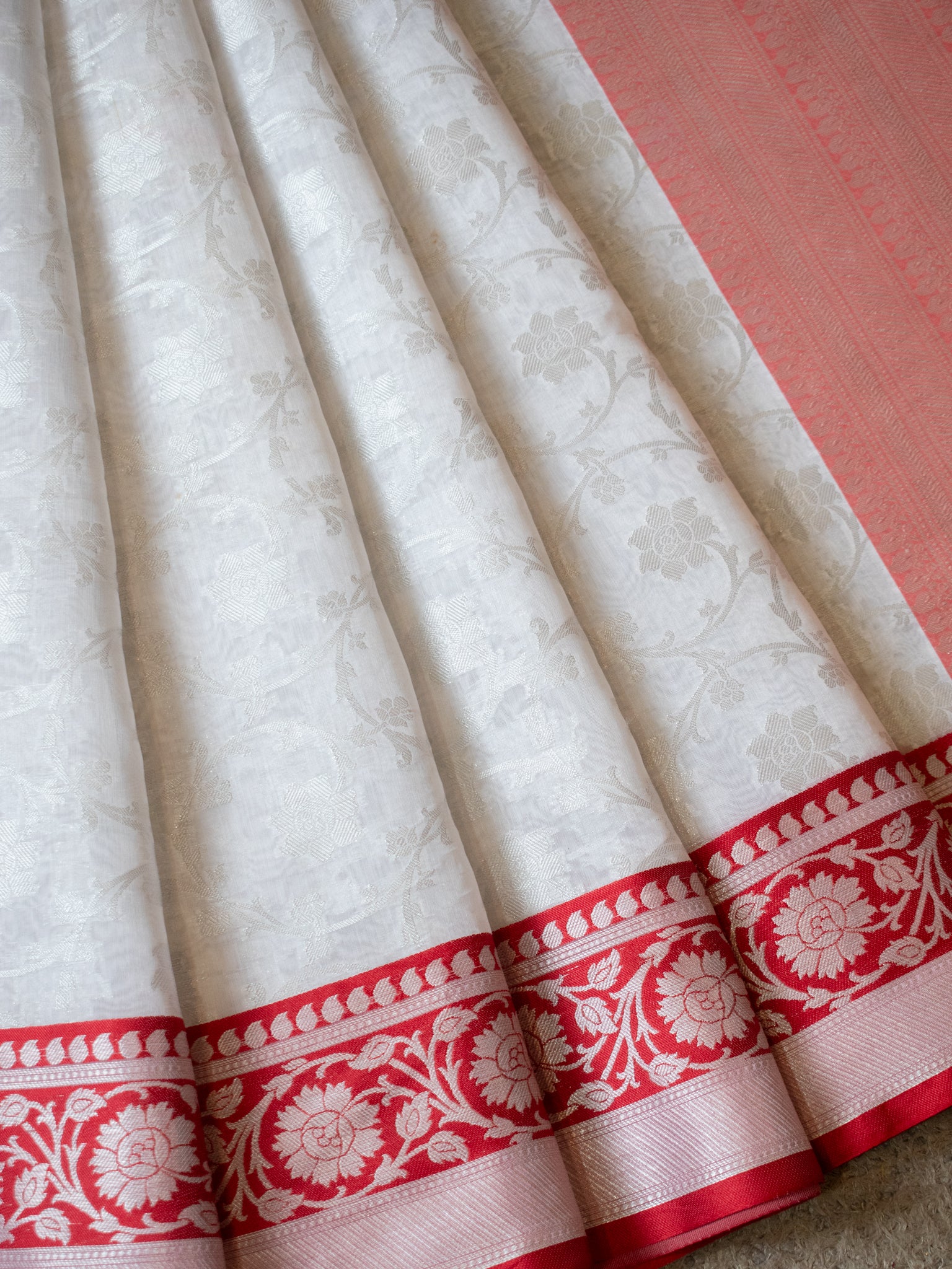 Banarasi Semi Georgette Saree With Weaving & Border - Red & White