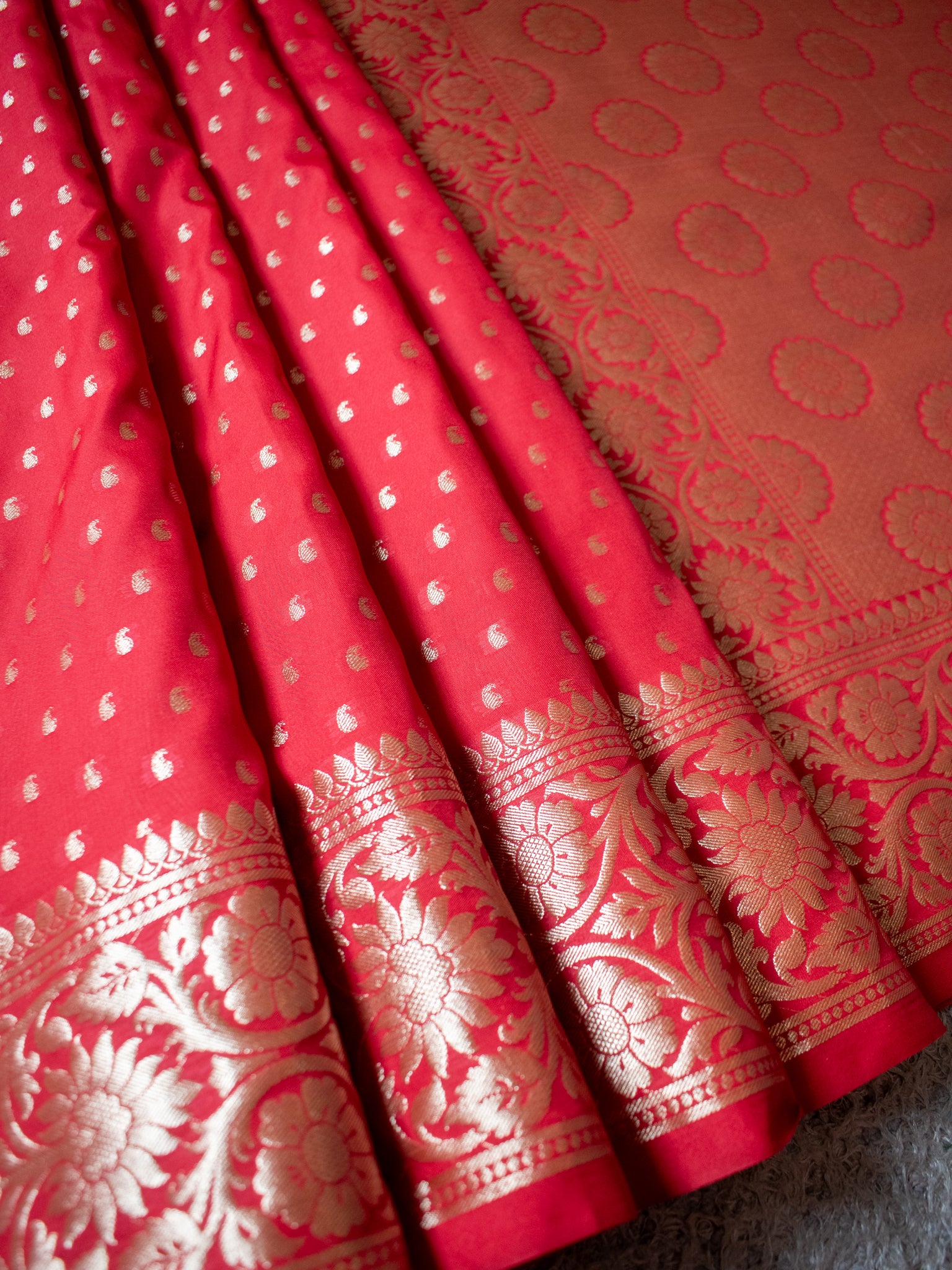 Banarasi Silk Saree With Zari Buti Weaving & Border - Red