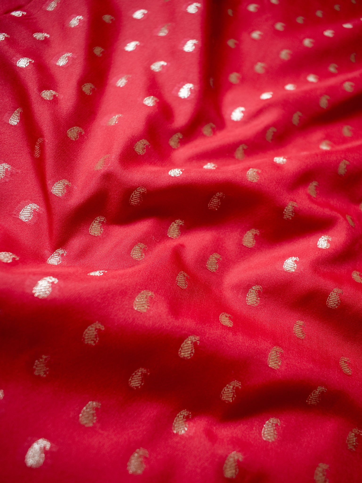 Banarasi Silk Saree With Zari Buti Weaving & Border - Red