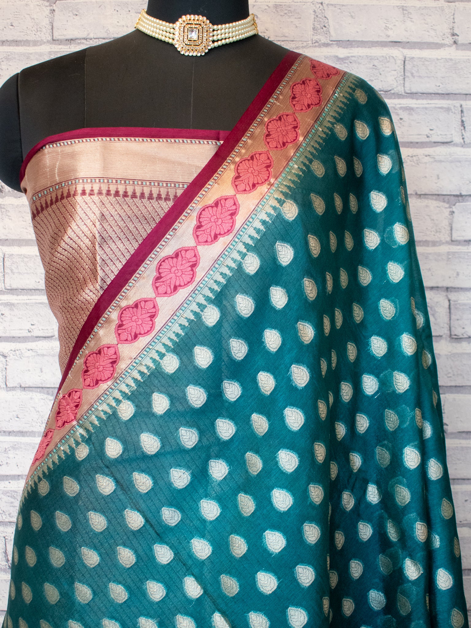 Banarasi Cotton Silk Saree With Buti & Border- Green