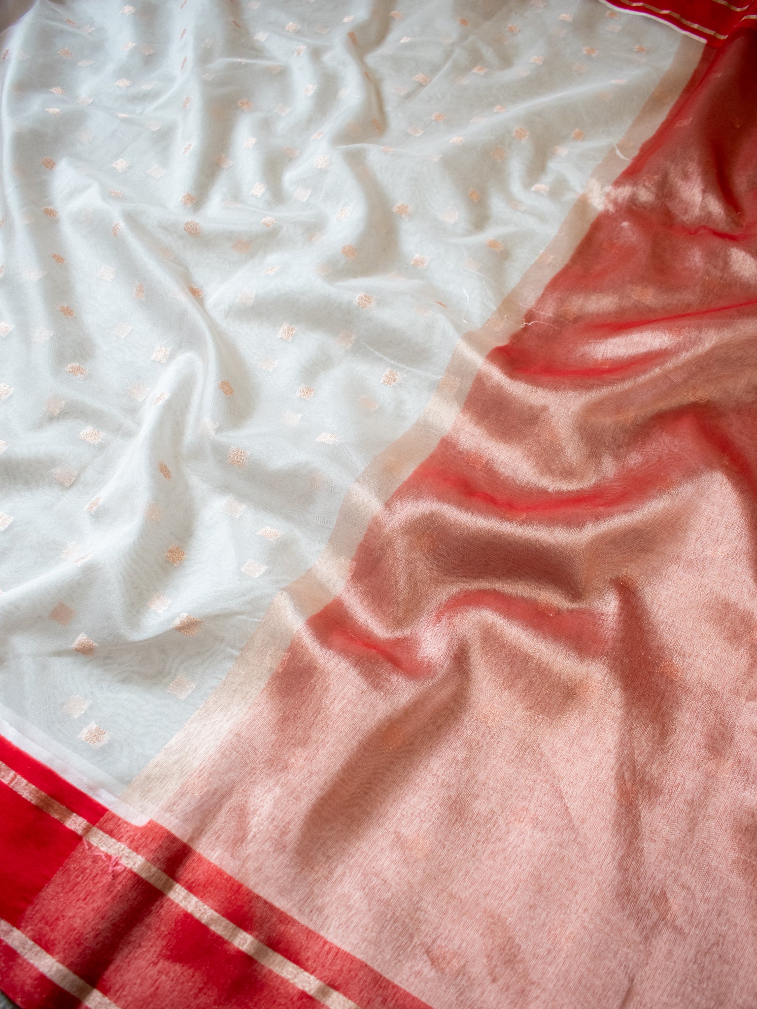 Banarasi Organza Mix Saree With Buti & Border - Red & White