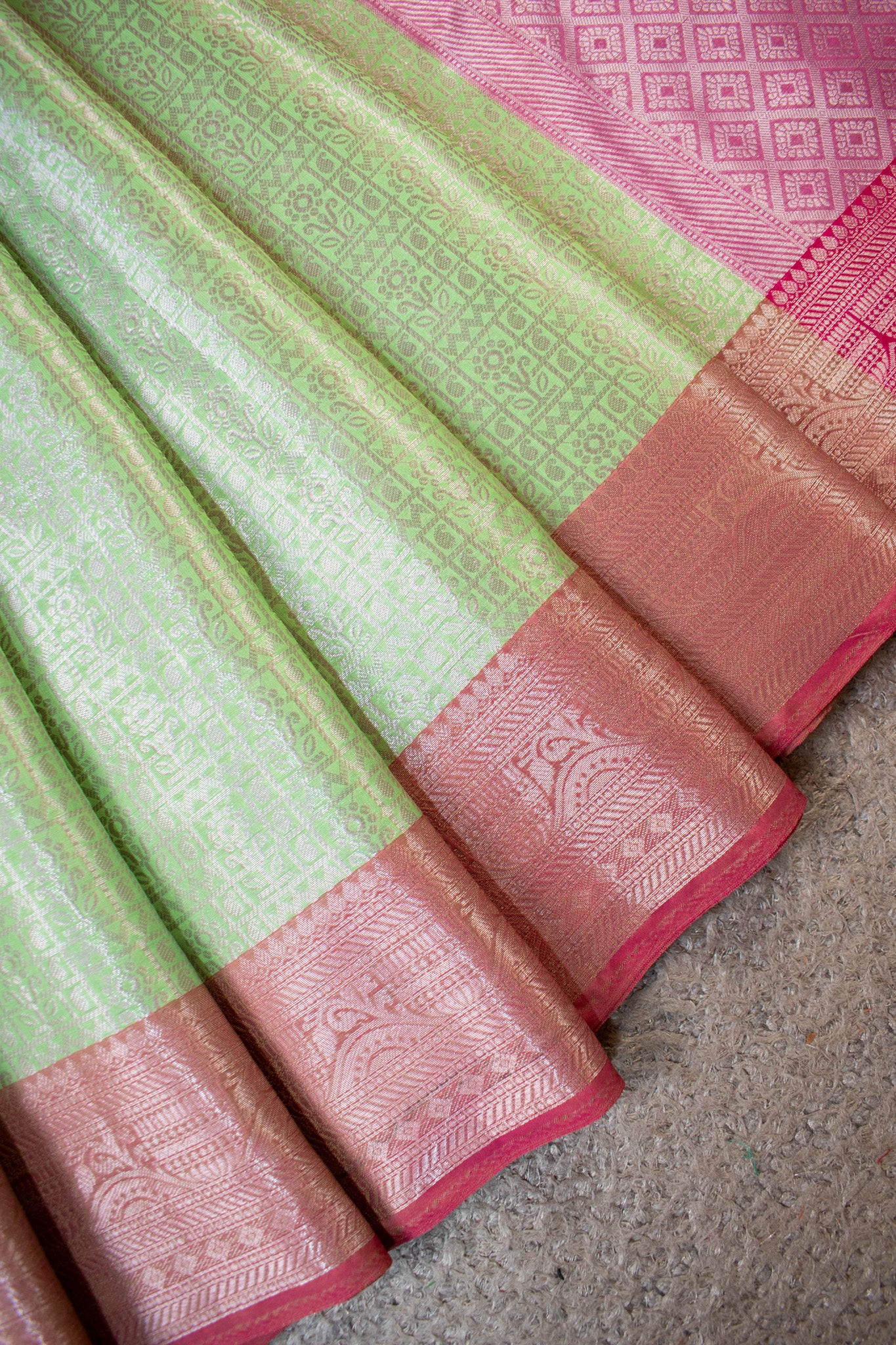 Banarasi Kora Muslin Saree With Tanchoi Weaving & Contrast Border-Green