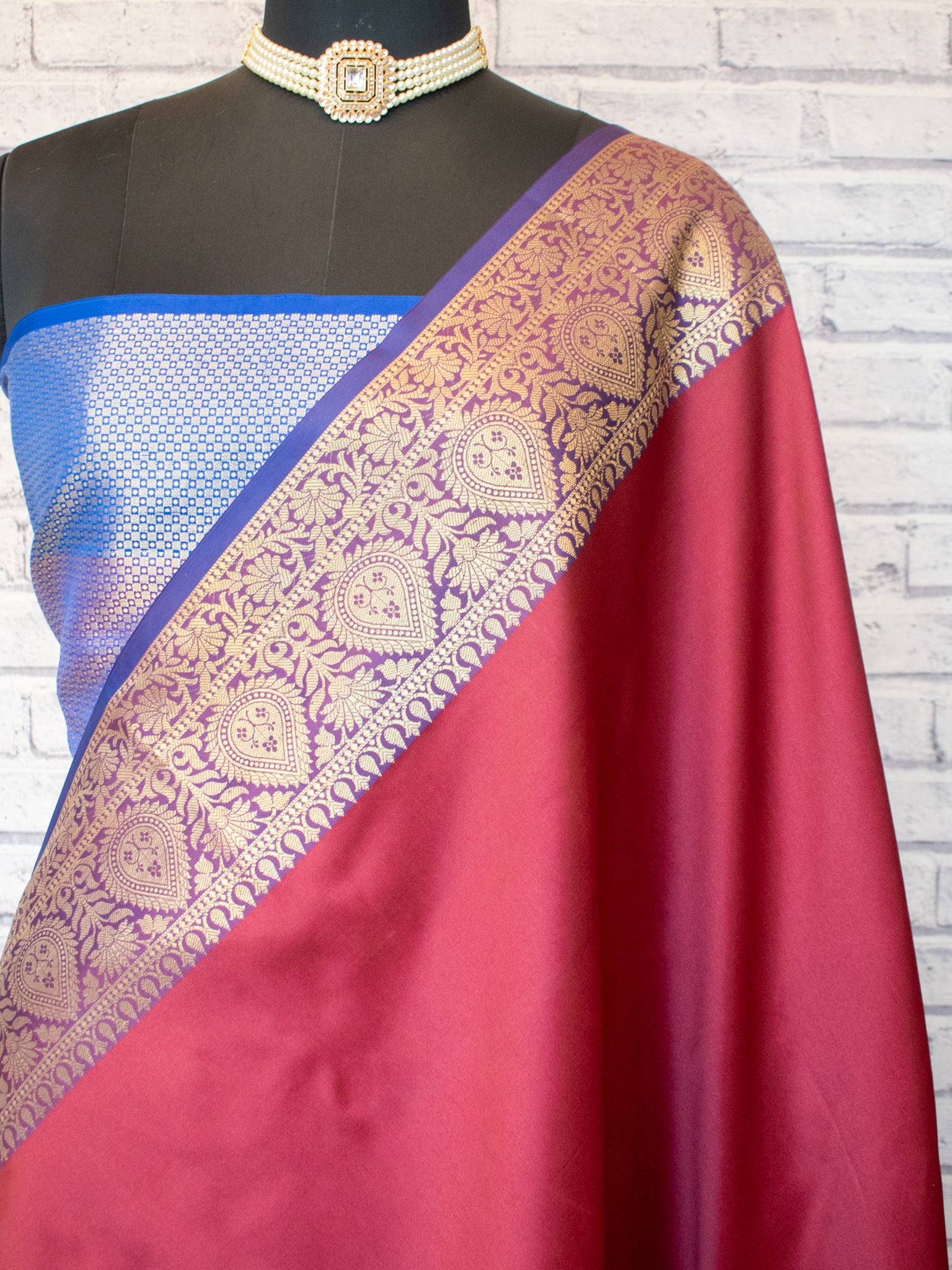 Banarasi Plain Semi Silk Saree With Contrast Pallu-Red