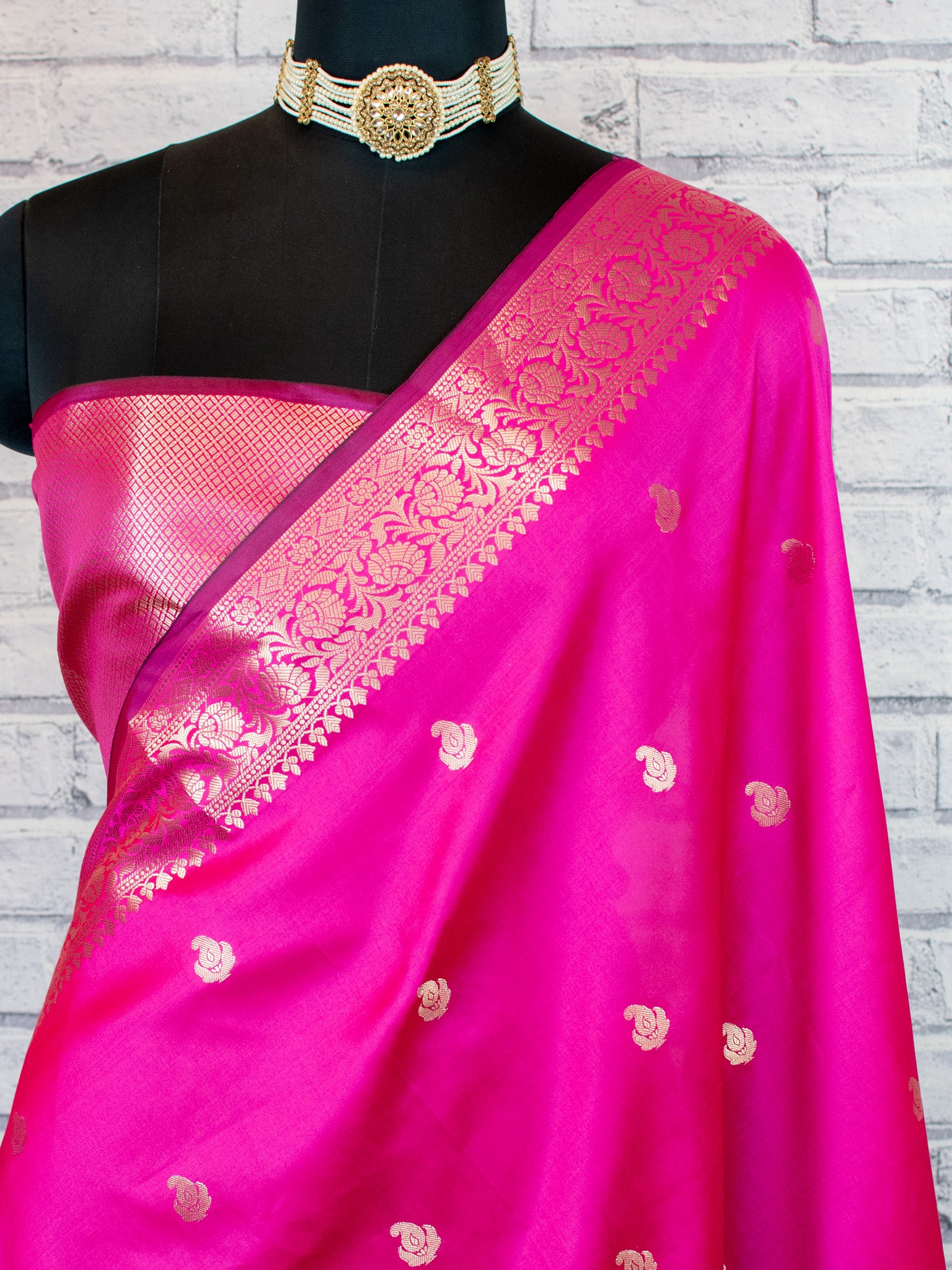 Banarasi Semi Silk Saree With Buti Zari Weaving & Border - Pink