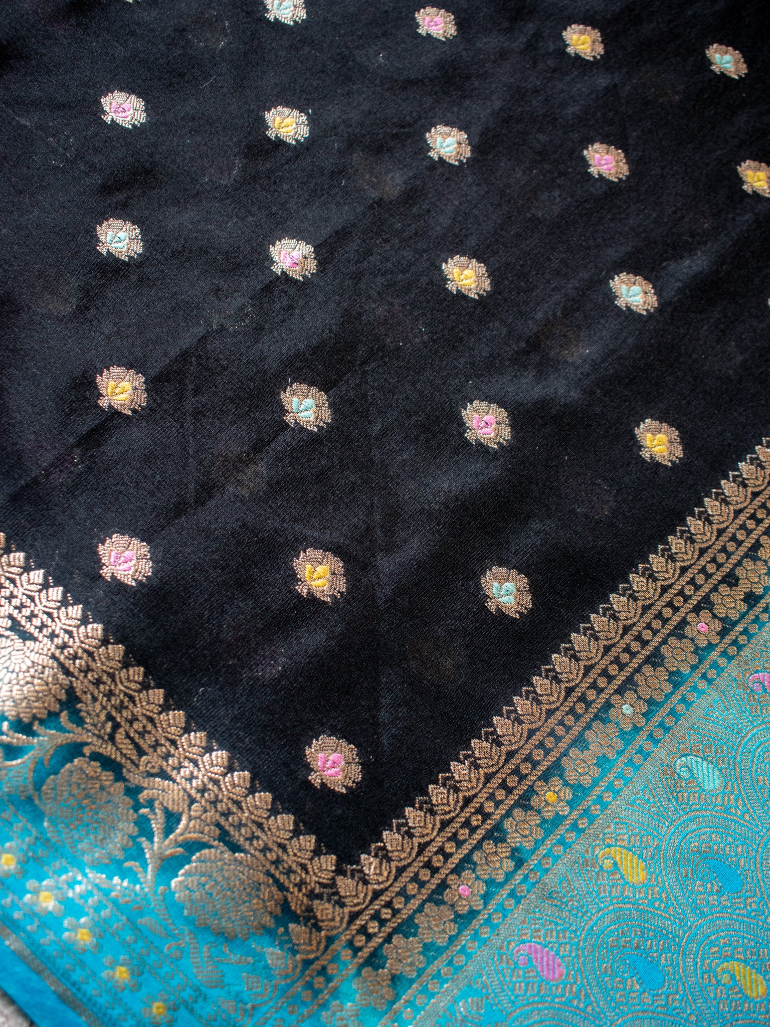 Banarasi Semi Silk Saree With Zari Buti Weaving & Contrast Border - Black