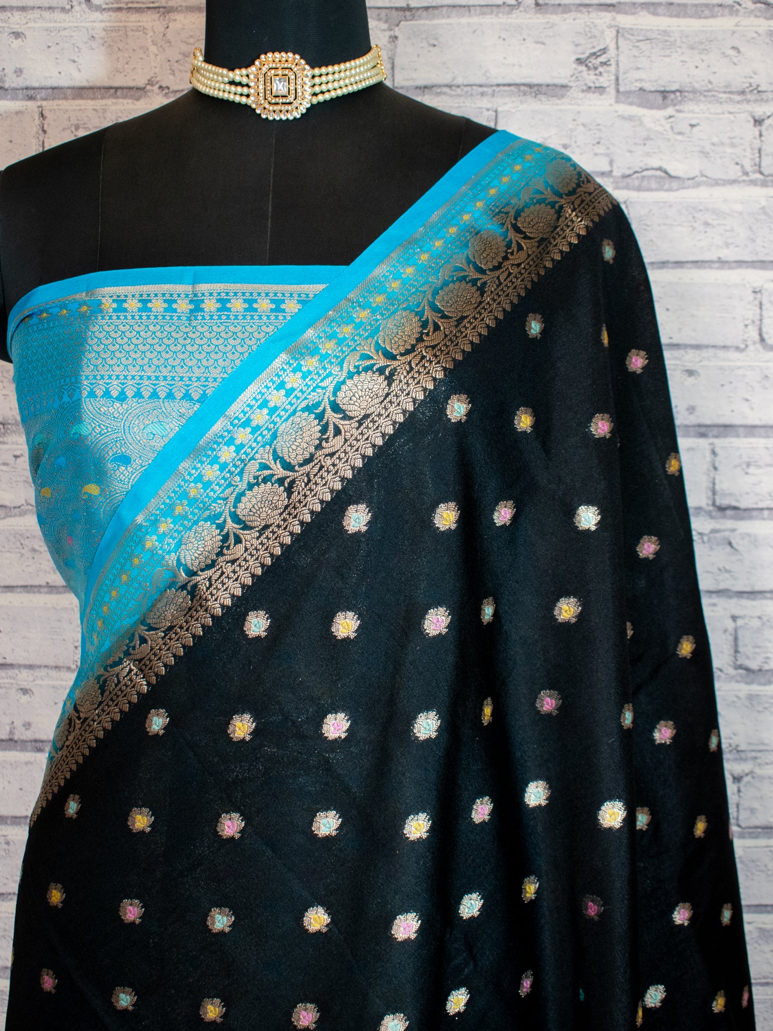 Banarasi Semi Silk Saree With Zari Buti Weaving & Contrast Border - Black