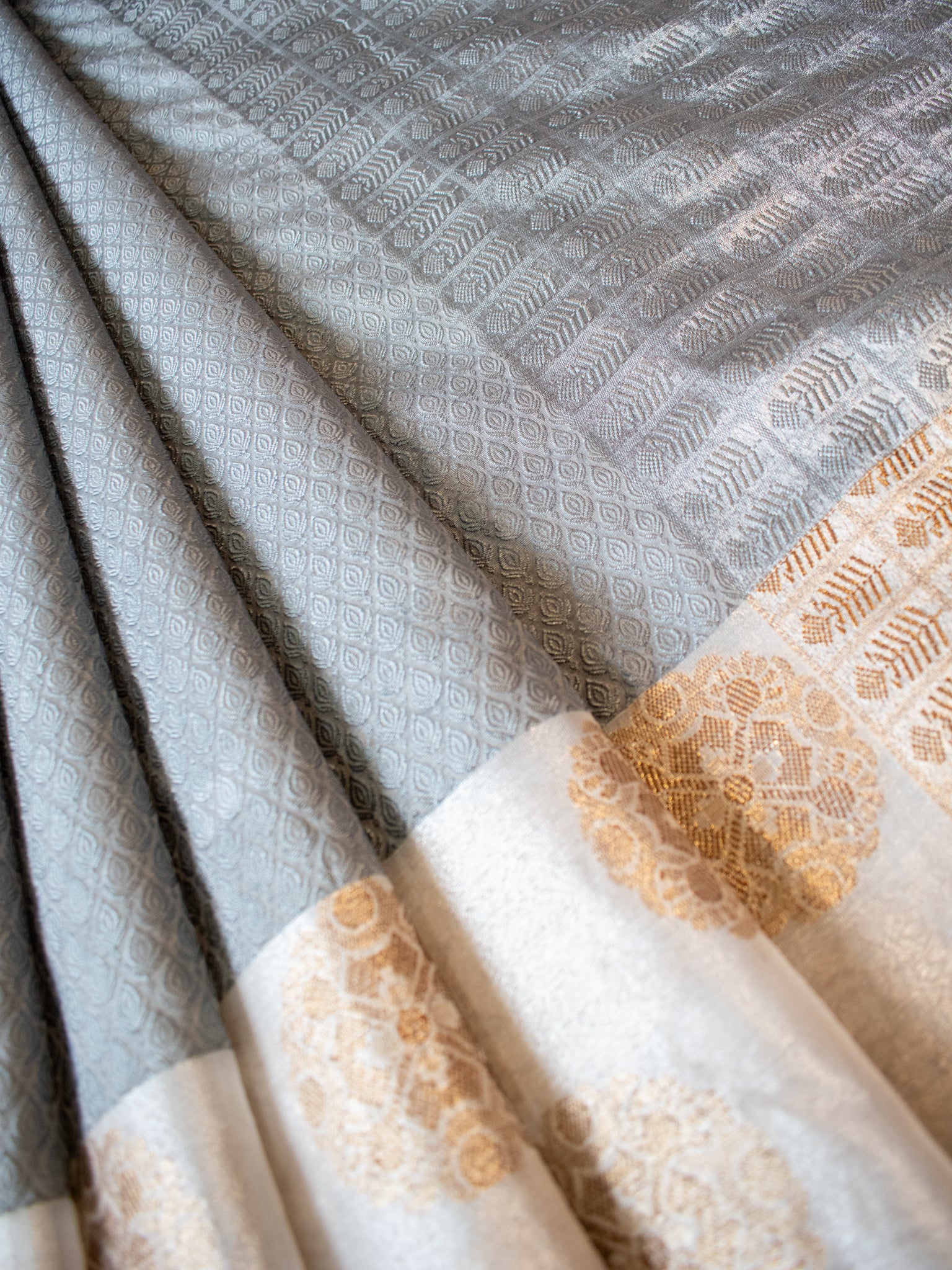 Banarasi Cotton Silk Saree With Skirt Border -Grey