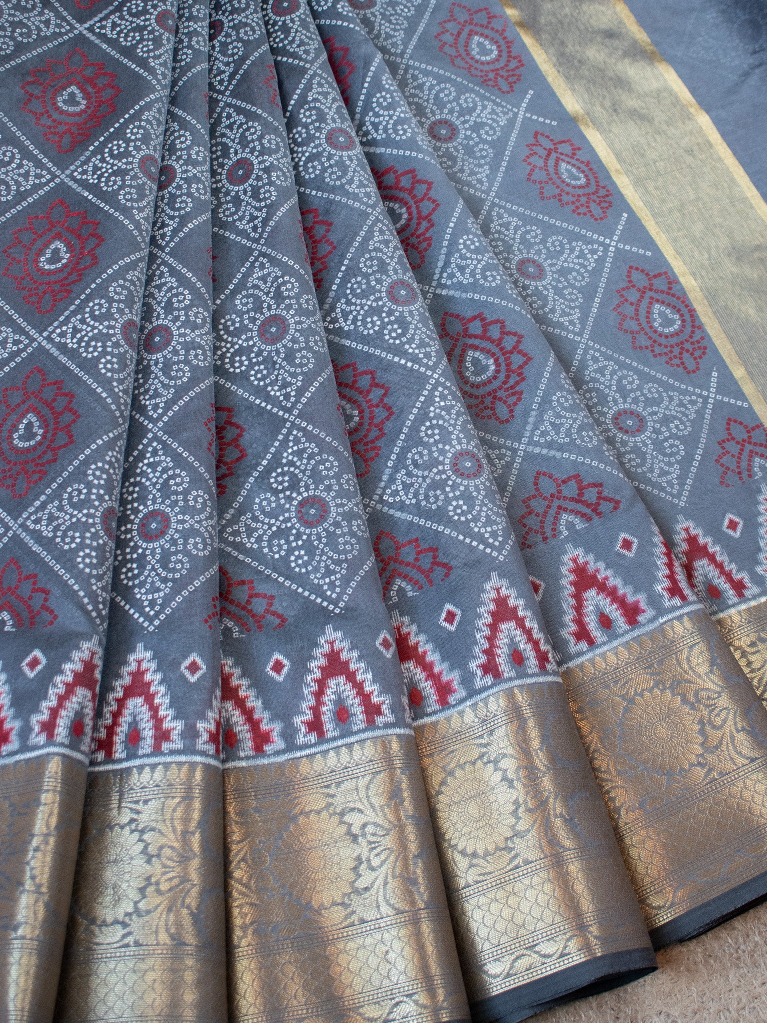 Banarasi Bandhani Organza Saree With Border - Grey