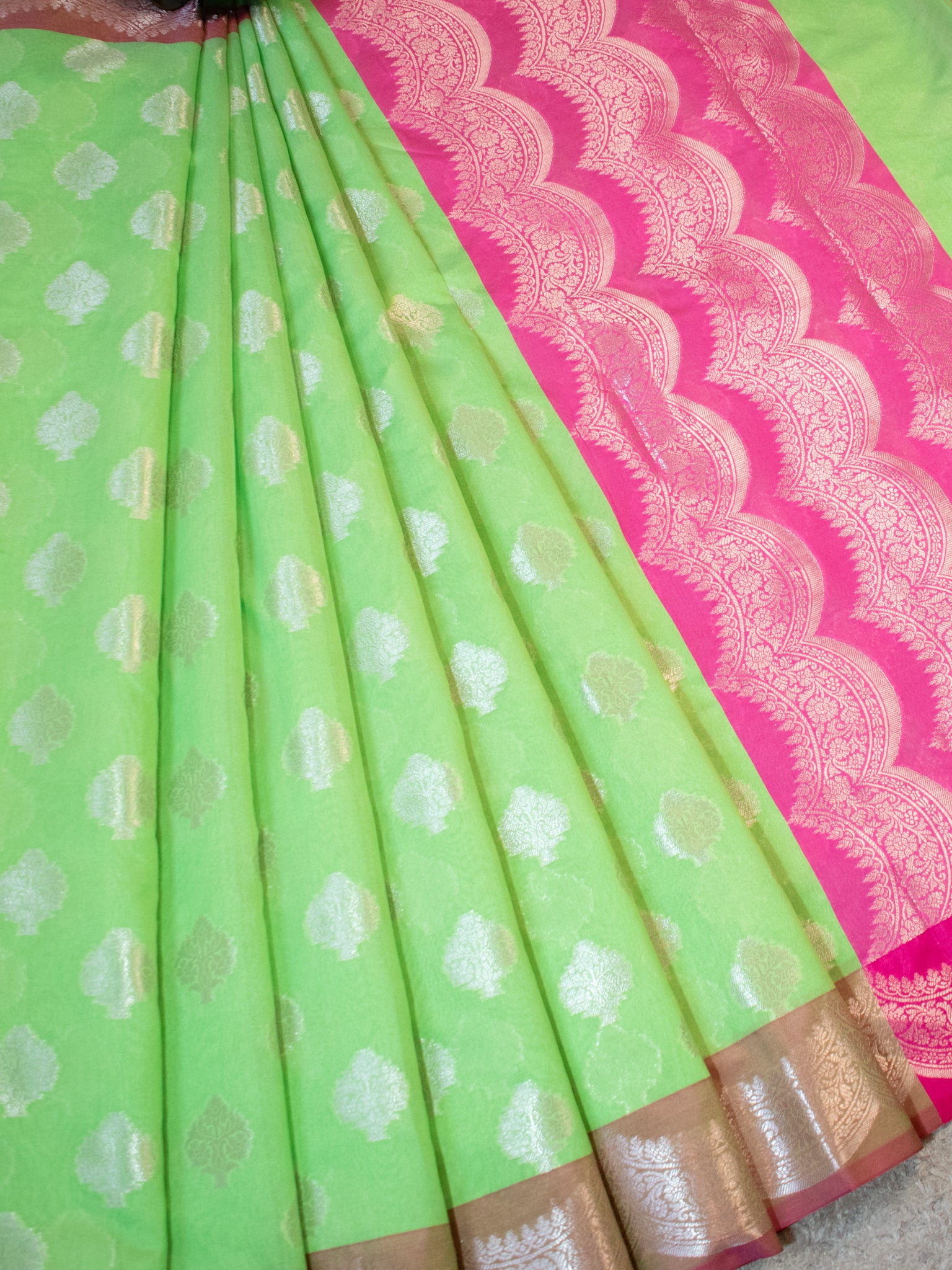 Banarasi Cotton Silk Saree With Buta & Contrast Border- Green