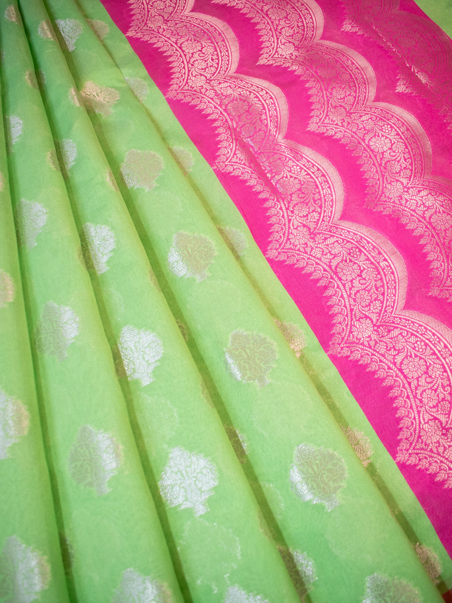 Banarasi Cotton Silk Saree With Buta & Contrast Border- Green
