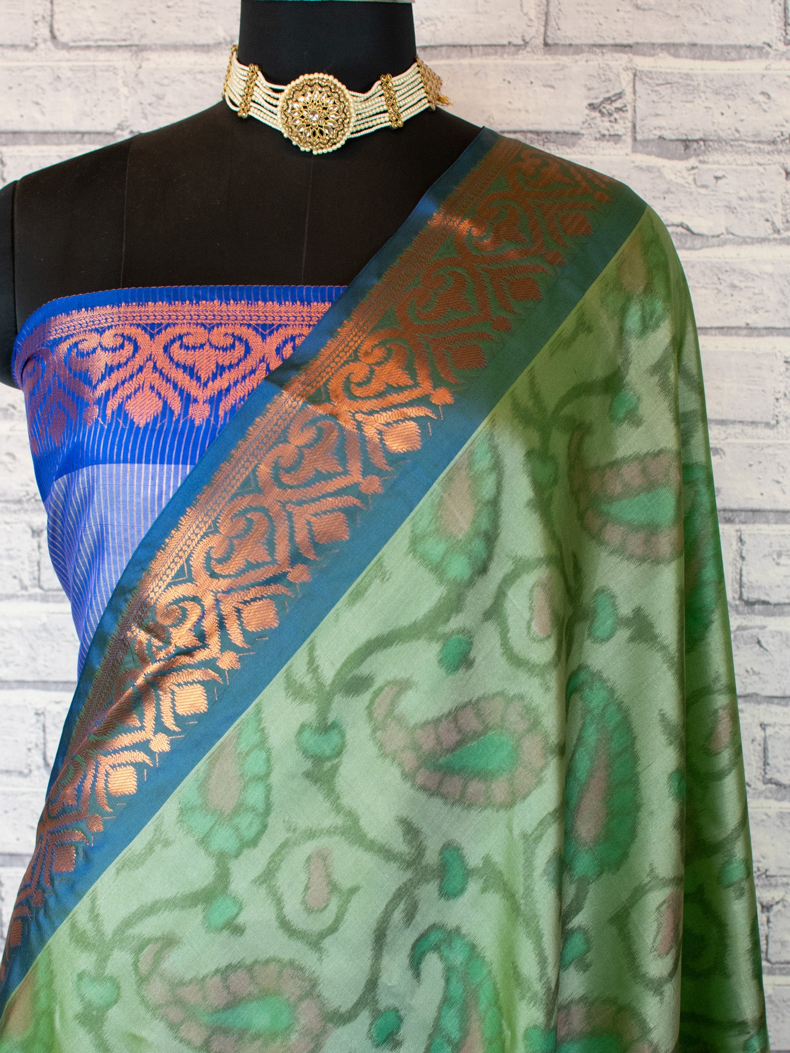 Banarasi Soft Cotton Saree With Contrast Border - Green