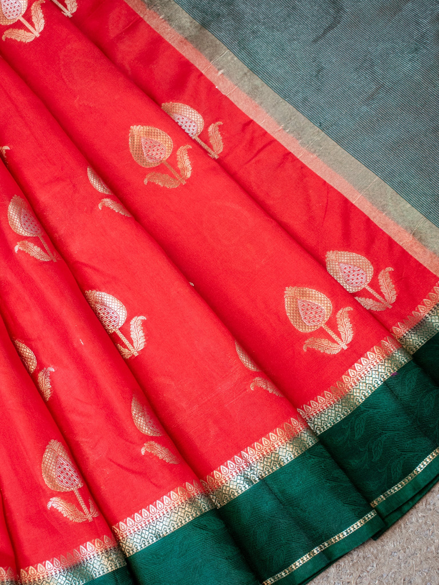 Banarasi Semi Silk Saree With Floral Zari Weaving & Contrast Border - Red