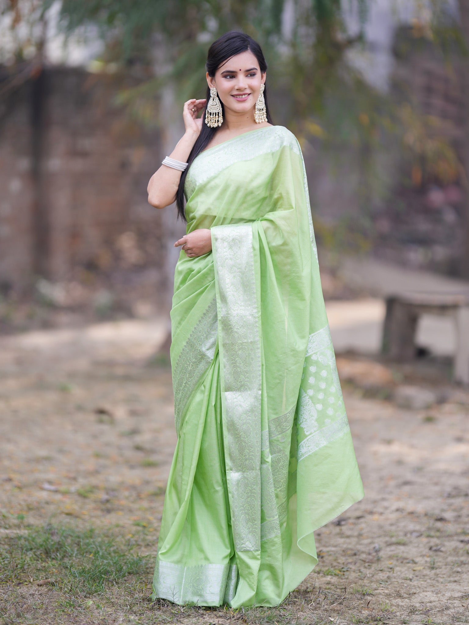 Banarasi Soft Cotton Plain Saree With Zari Border-Green