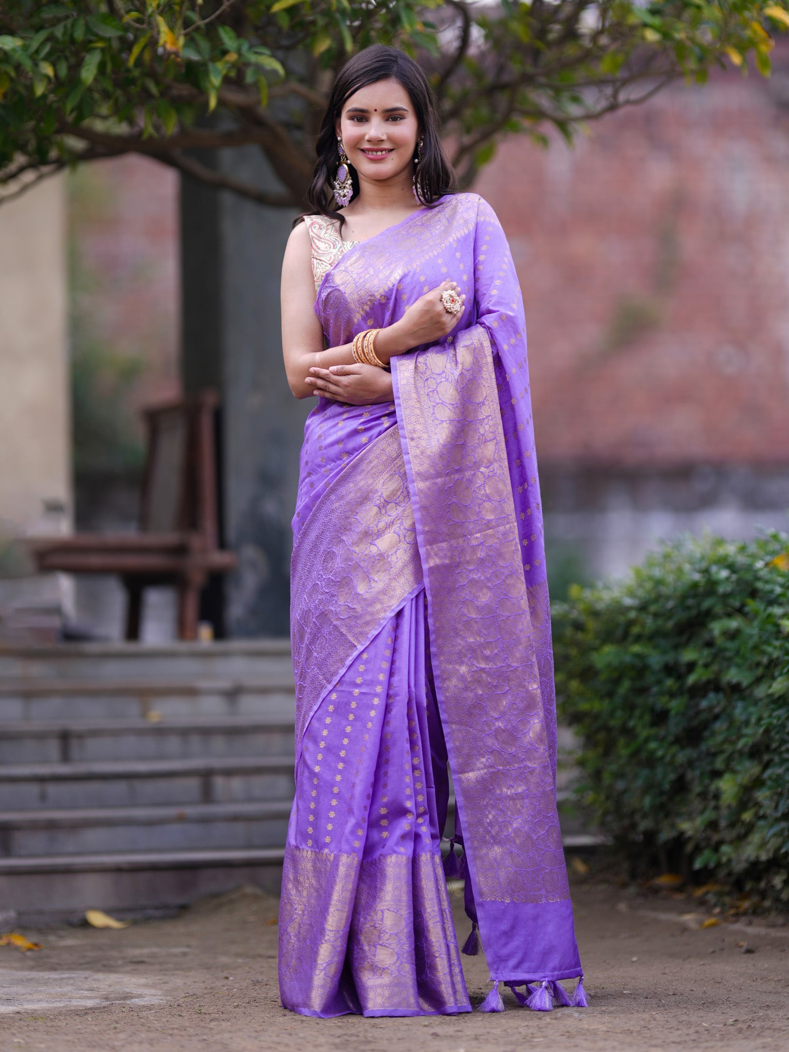 Banarasi Cotton Mix Saree With Buti & Zari Border - Lavender