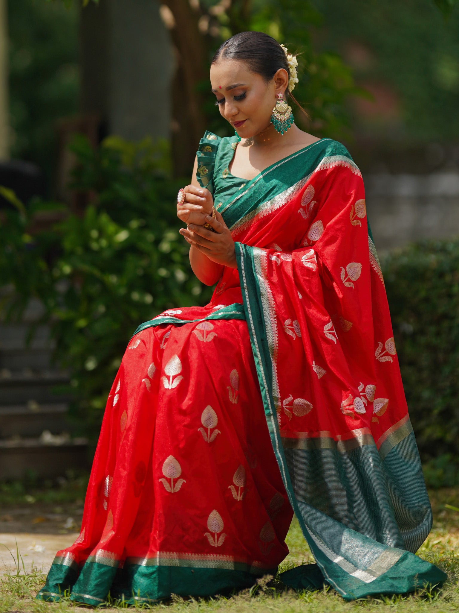 Banarasi Semi Silk Saree With Floral Zari Weaving & Contrast Border - Red