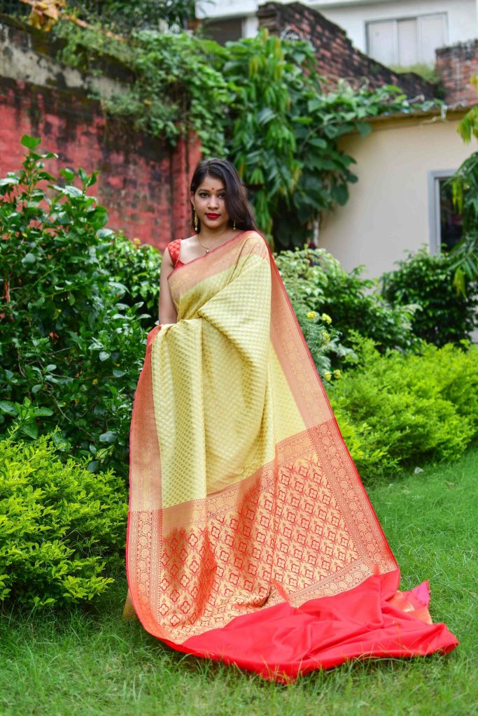 Banarasi Art Silk Saree With Contrast border-Beige & Red