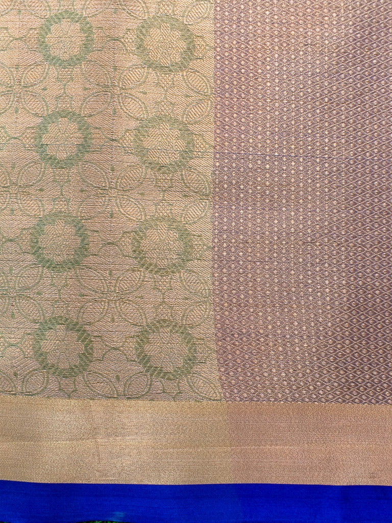 Banarasi Kora Muslin Saree With Tanchoi Weaving & Contrast Kinari Border-Green