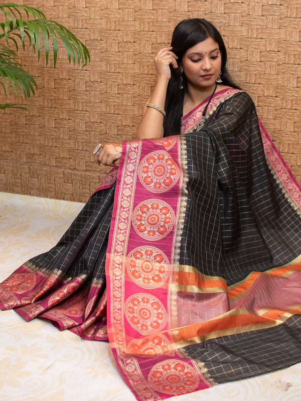 Banarasi Cotton Silk Saree Check Weaving & Contrast Buta Border-Black & Pink